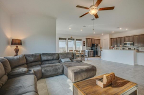 Texas Gem Home Office and Patio, Near Lake Houston